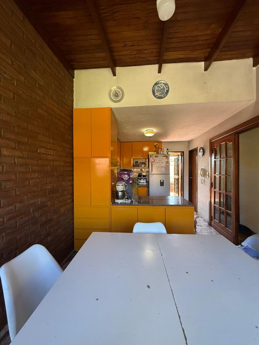 Casa 5 ambientes con local y cochera - 4