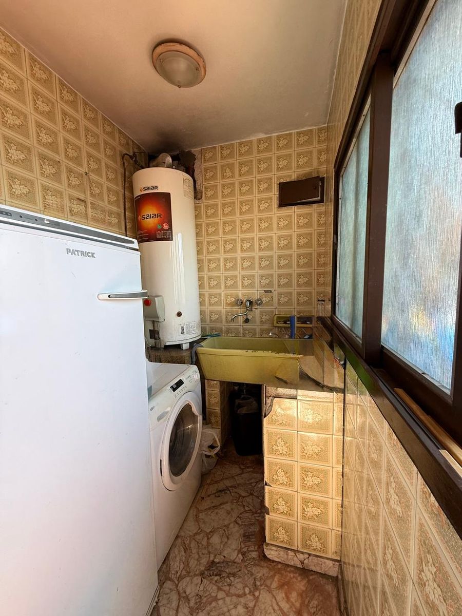 Casa 5 ambientes con local y cochera - 5