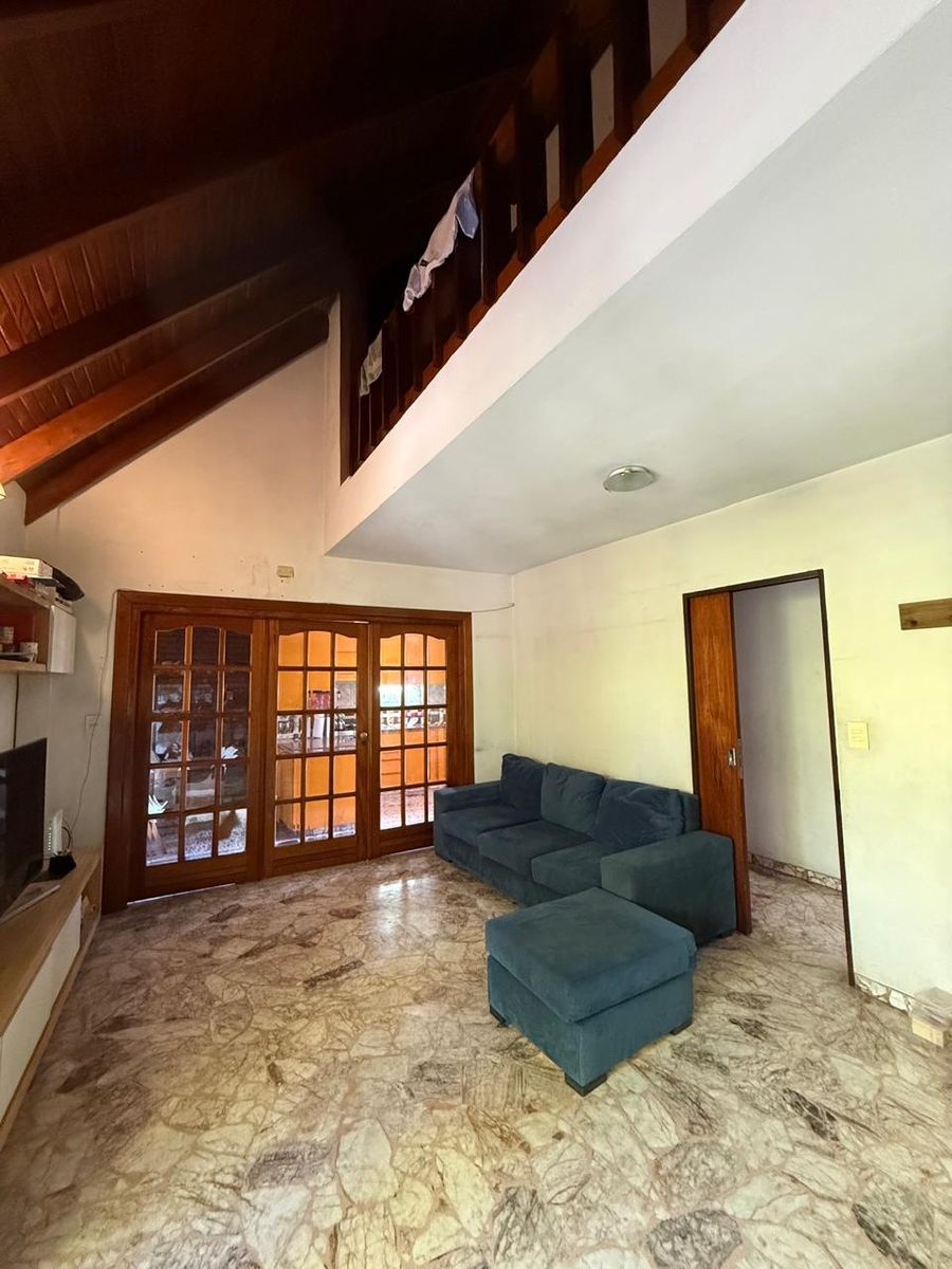Casa 5 ambientes con local y cochera - 9