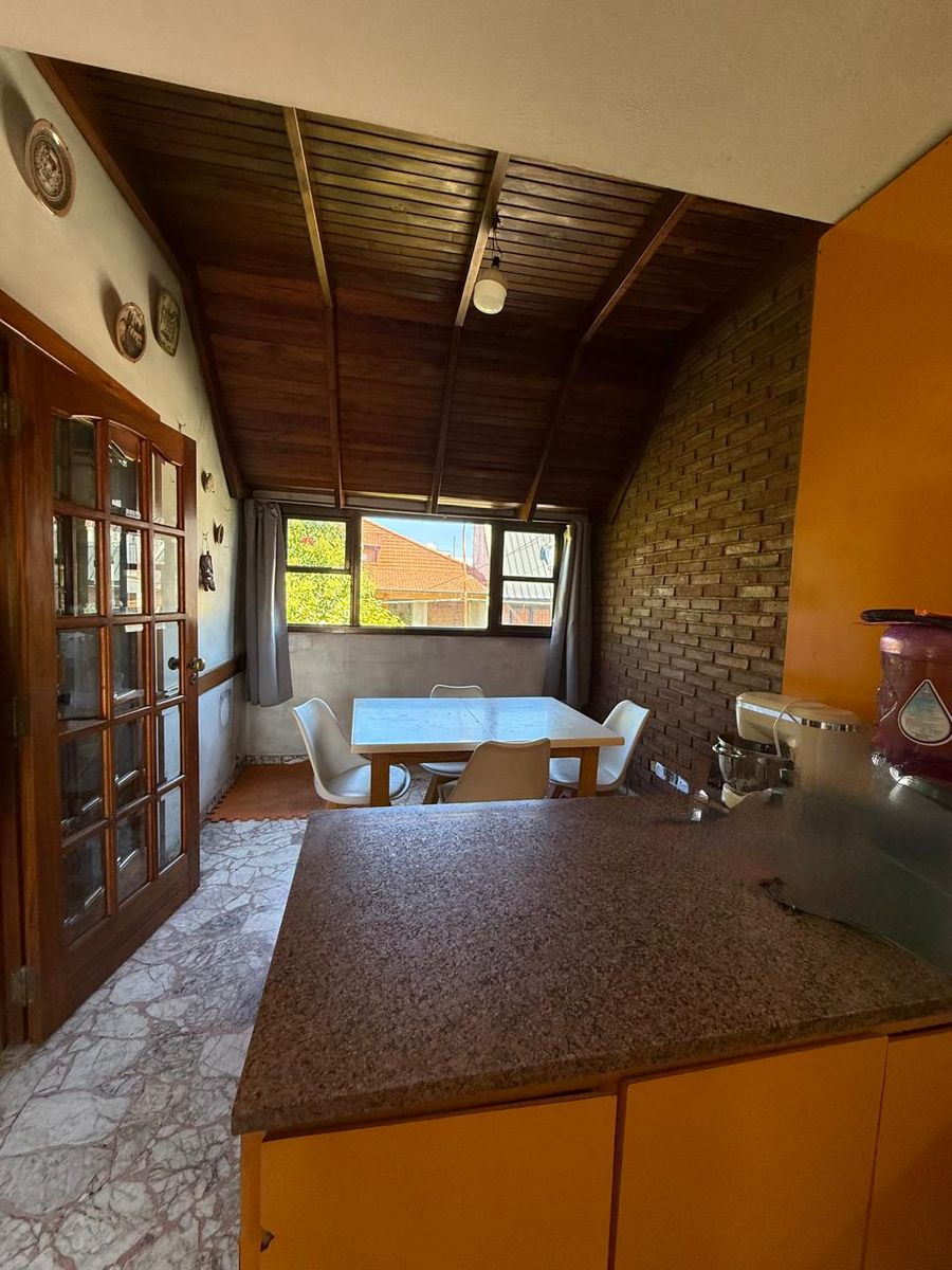 Casa 5 ambientes con local y cochera - 12