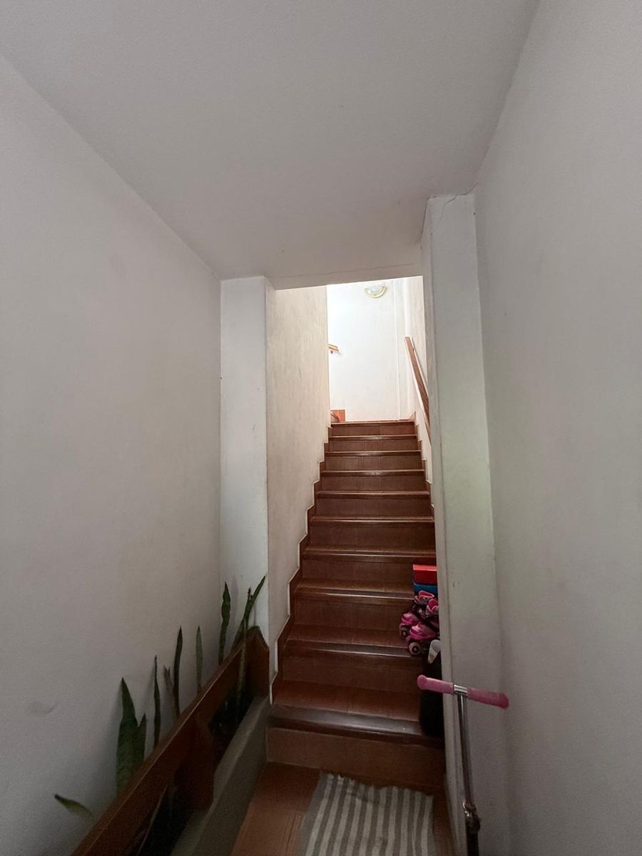 Casa 5 ambientes con local y cochera - 20