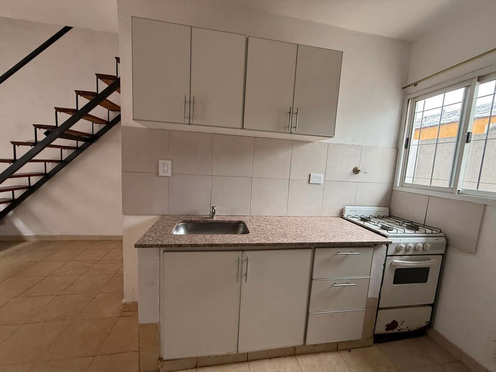 Duplex 3 ambientes con patio — foto 4