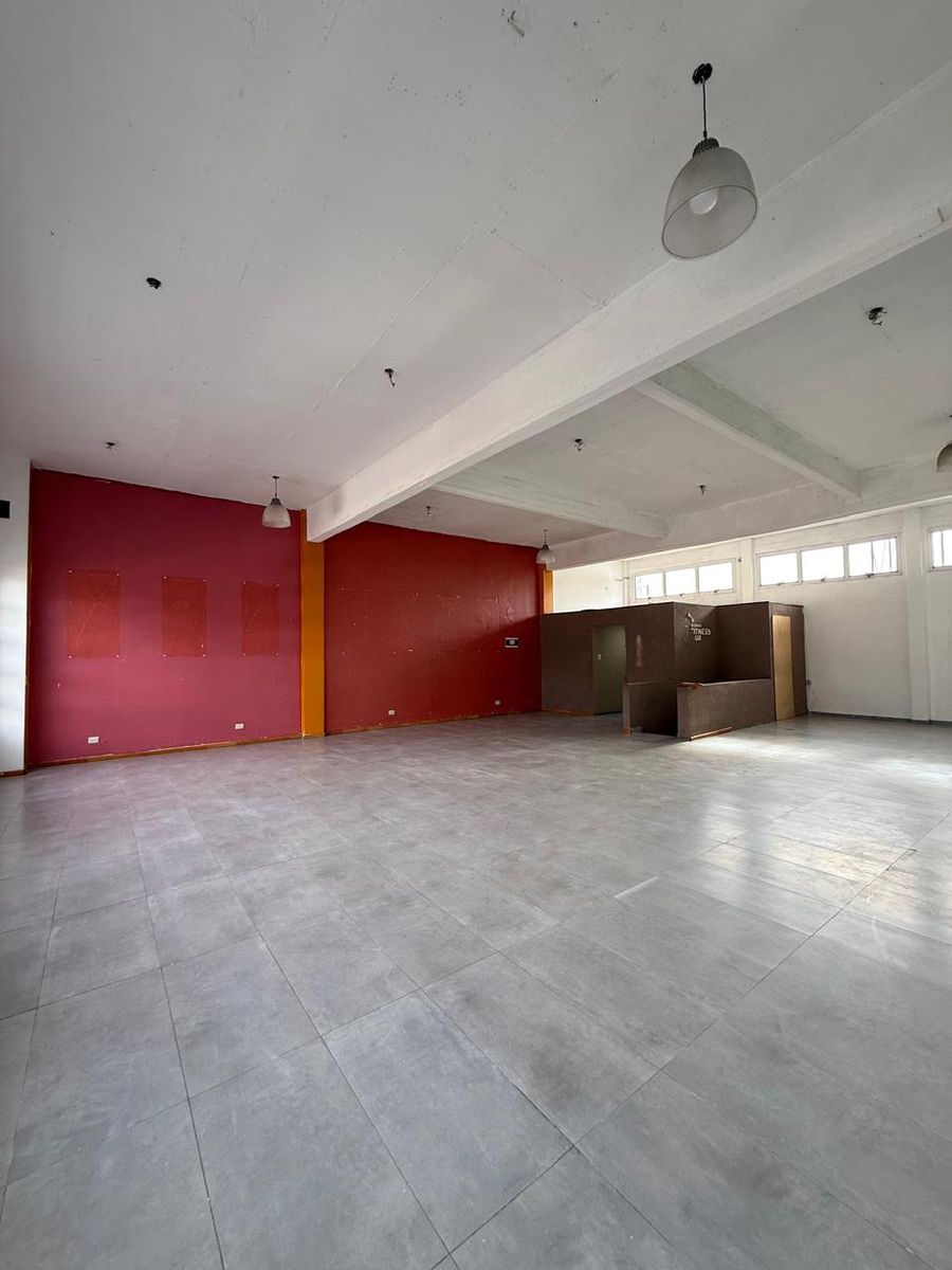 Salón Comercial en Planta Alta en Av. Cristiania - 3