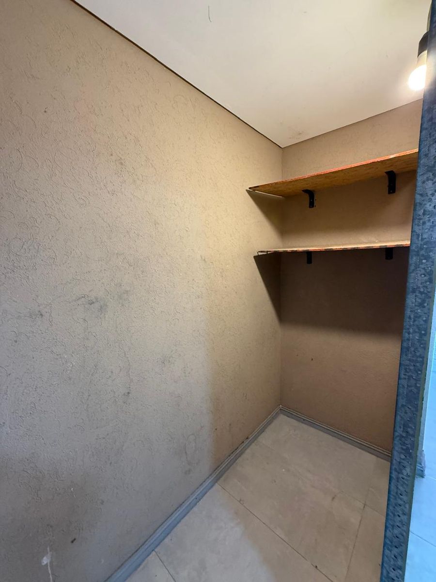 Salón Comercial en Planta Alta en Av. Cristiania - 7