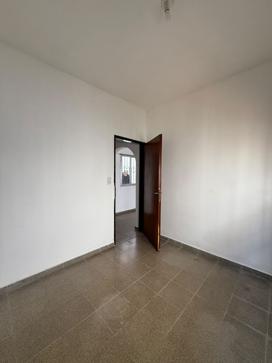 Departamento 3 ambientes con cochera a mts. de Av. Cristiania — foto 4