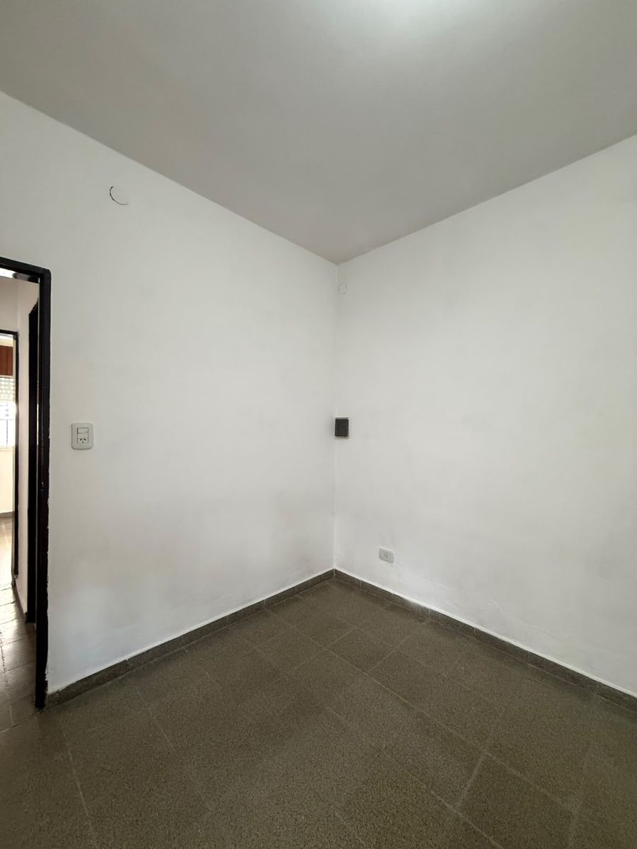 Departamento 3 ambientes con cochera a mts. de Av. Cristiania — foto 9