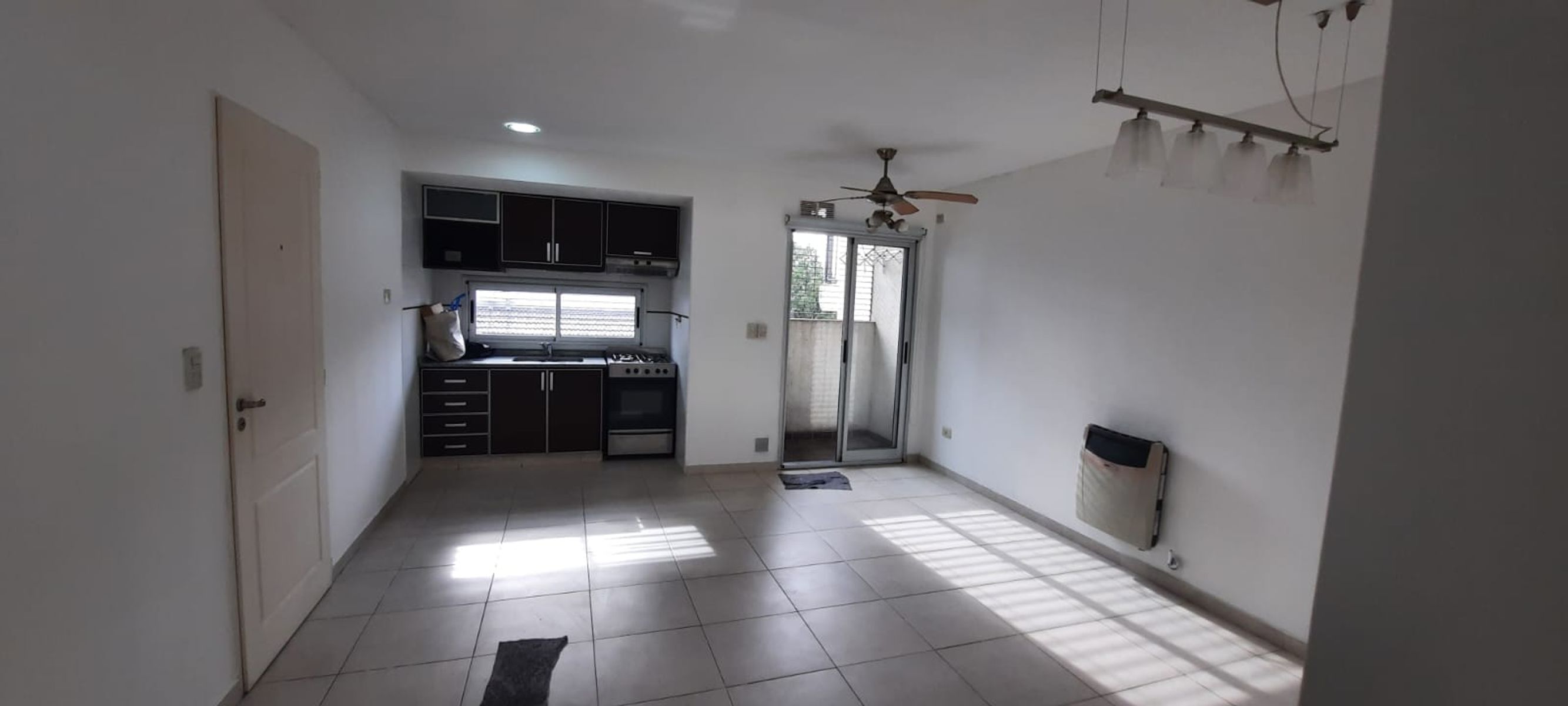 Departamento 2 ambientes en 2 ° Piso por Escalera — foto 3