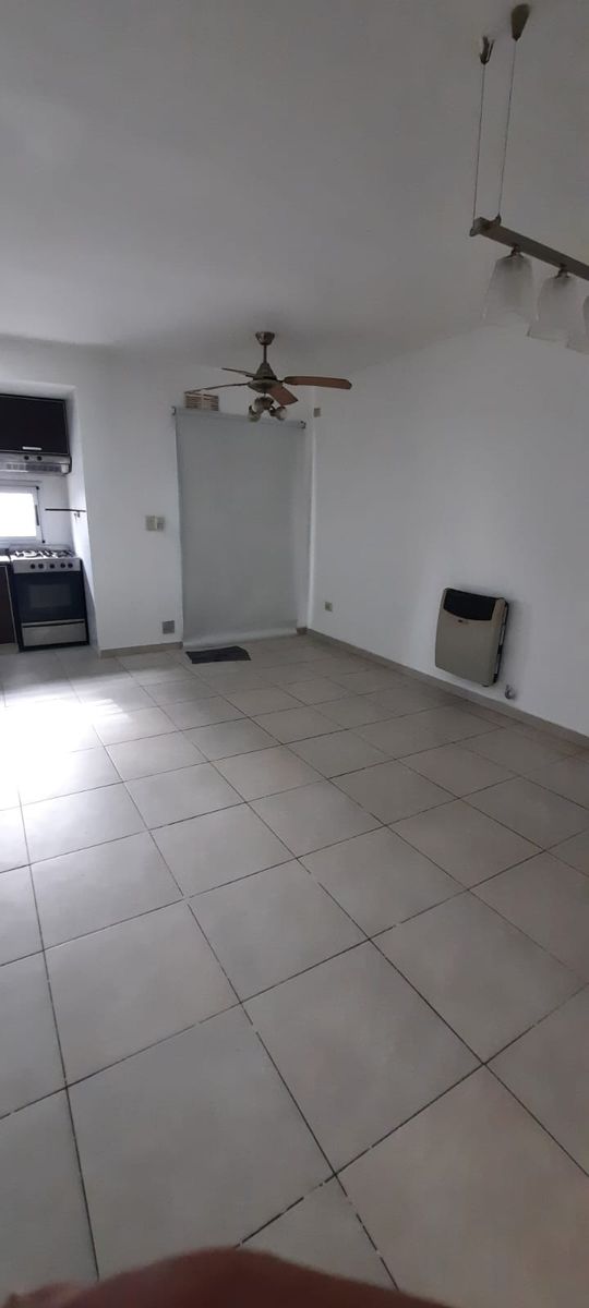 Departamento 2 ambientes en 2 ° Piso por Escalera — foto 4