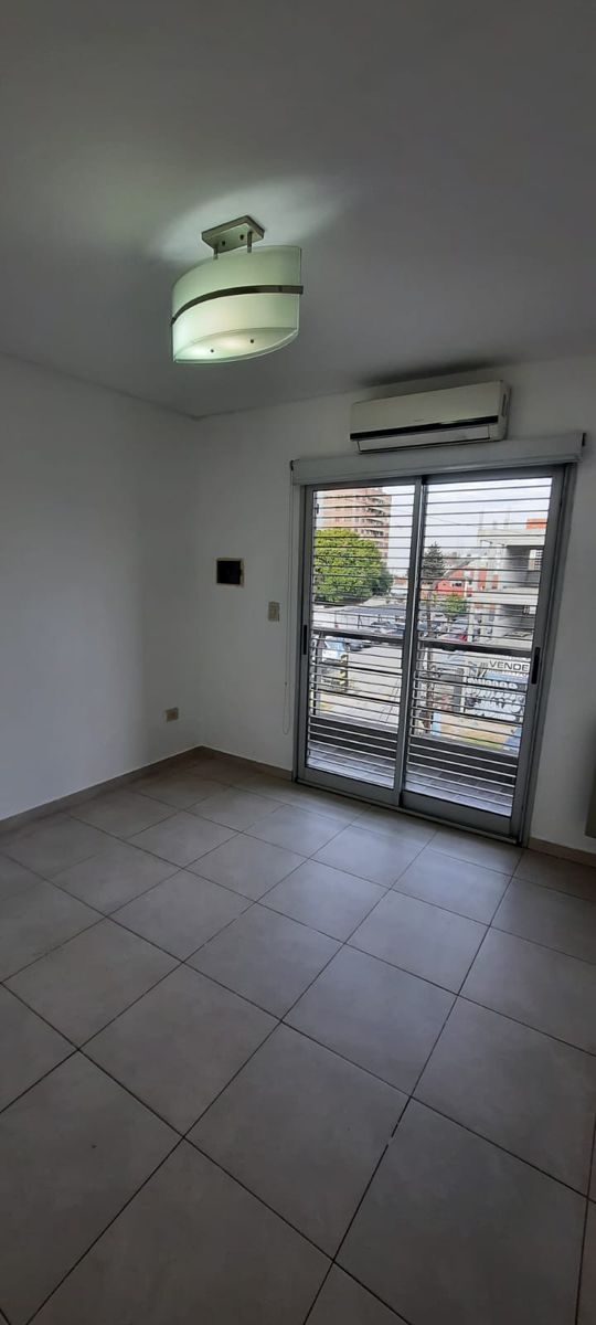 Departamento 2 ambientes en 2 ° Piso por Escalera — foto 7