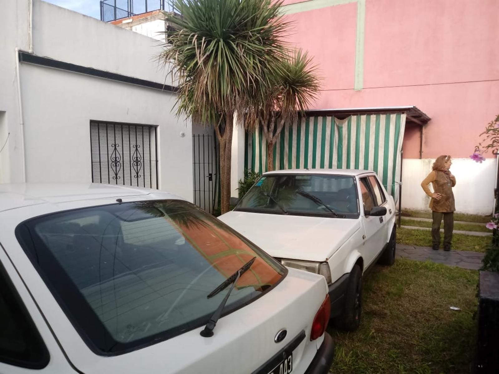CASA 4 AMBIENTES - MORON SUR