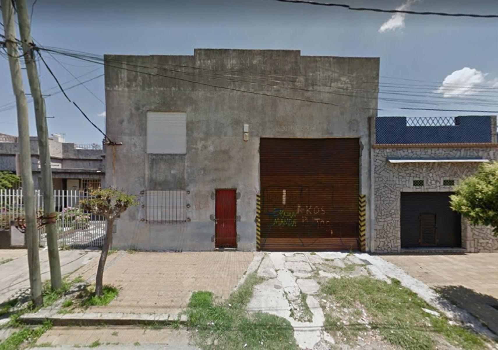 Galpón en lote de 11 x 28,97 metros — foto 2