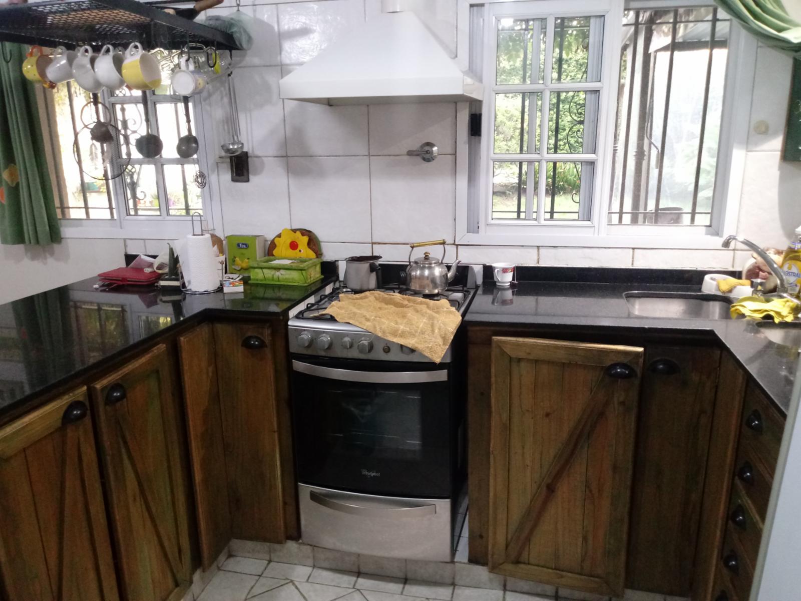 EXCELENTE CHALET DE 4 AMBIENTES EN VILLA LUZURIAGA CON PILETA GARAJE 3 AUTOS — foto 2