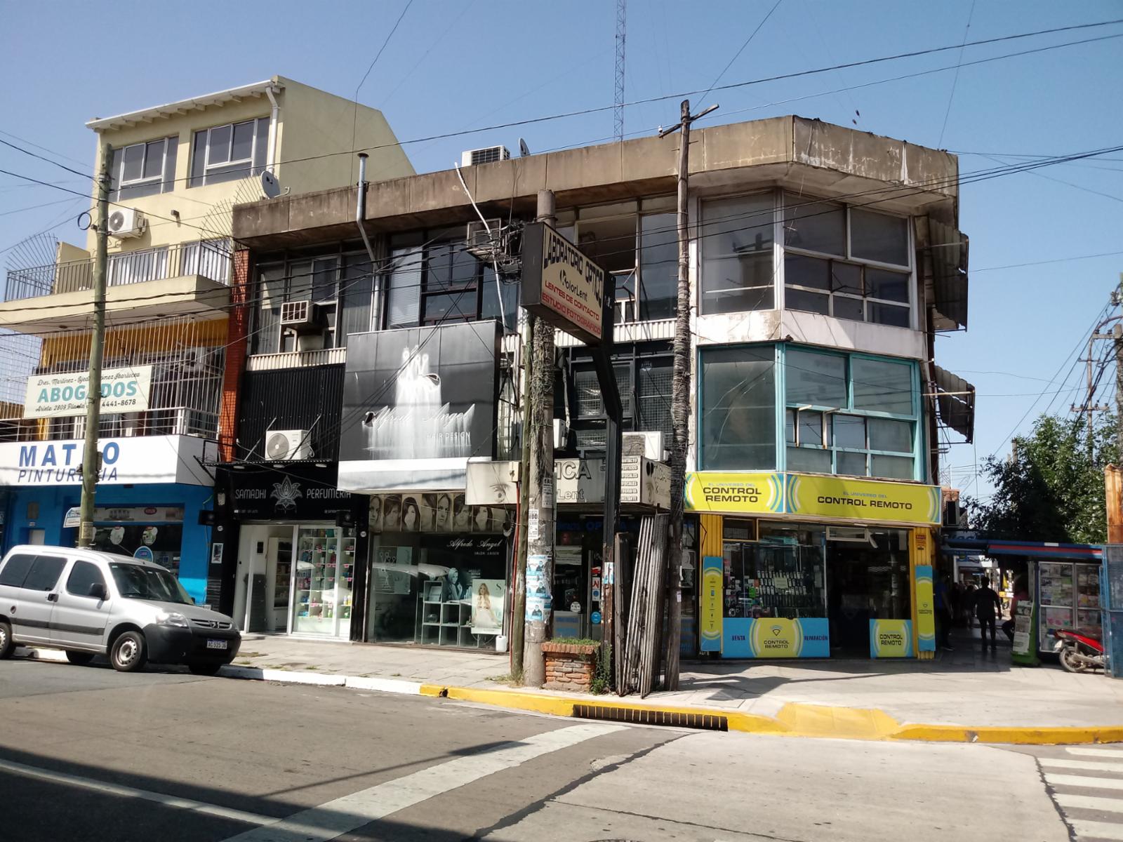 OFICINA PROFESIONAL EXCELENTE UBICACIÓN 2° piso por escalera - 1