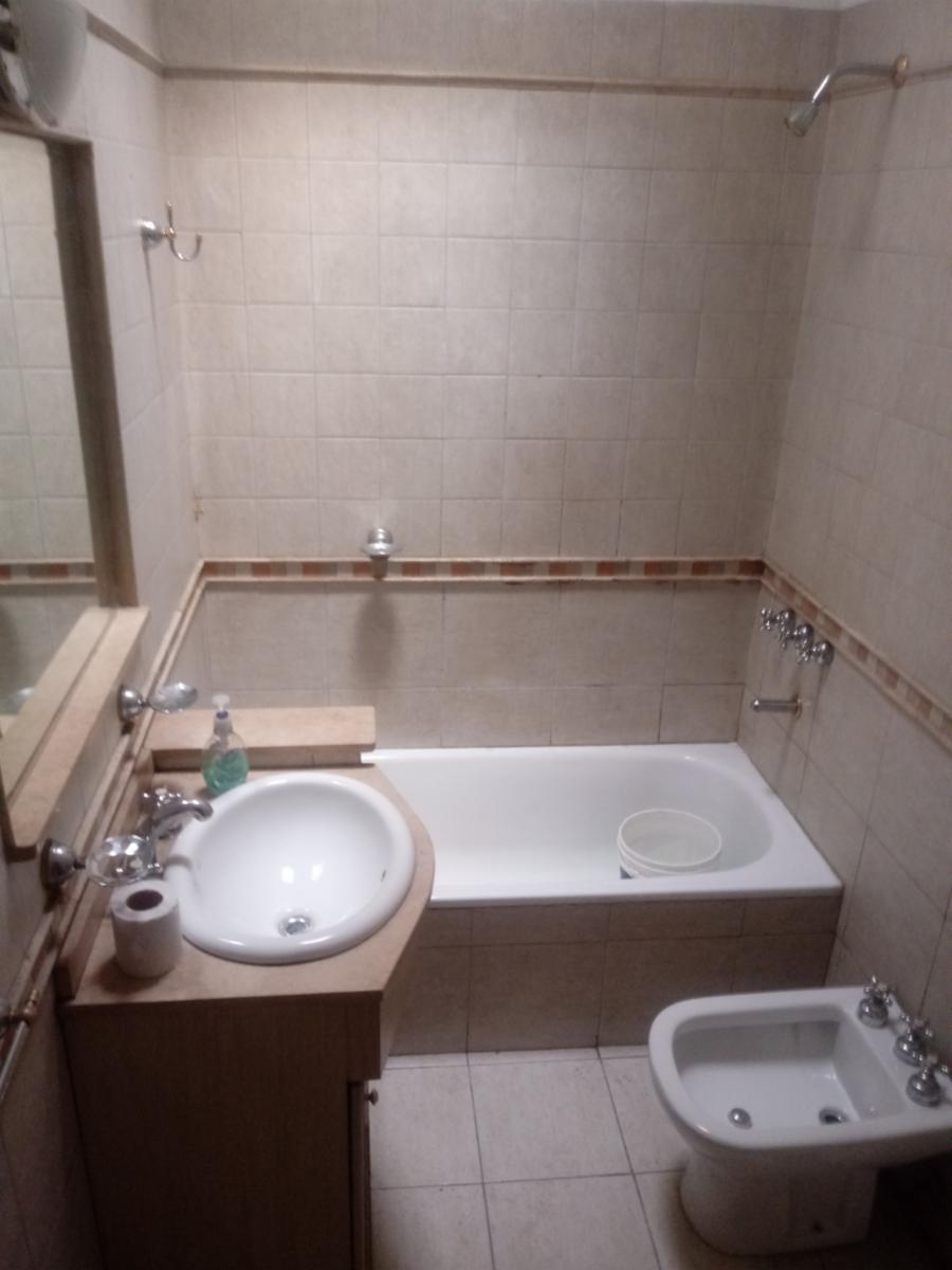 Gran oportunidad...Vende o Vende ...casa de 4 ambientes con galpón de 100 metros ...todo en muy buen estado...Consúltenos — foto 3