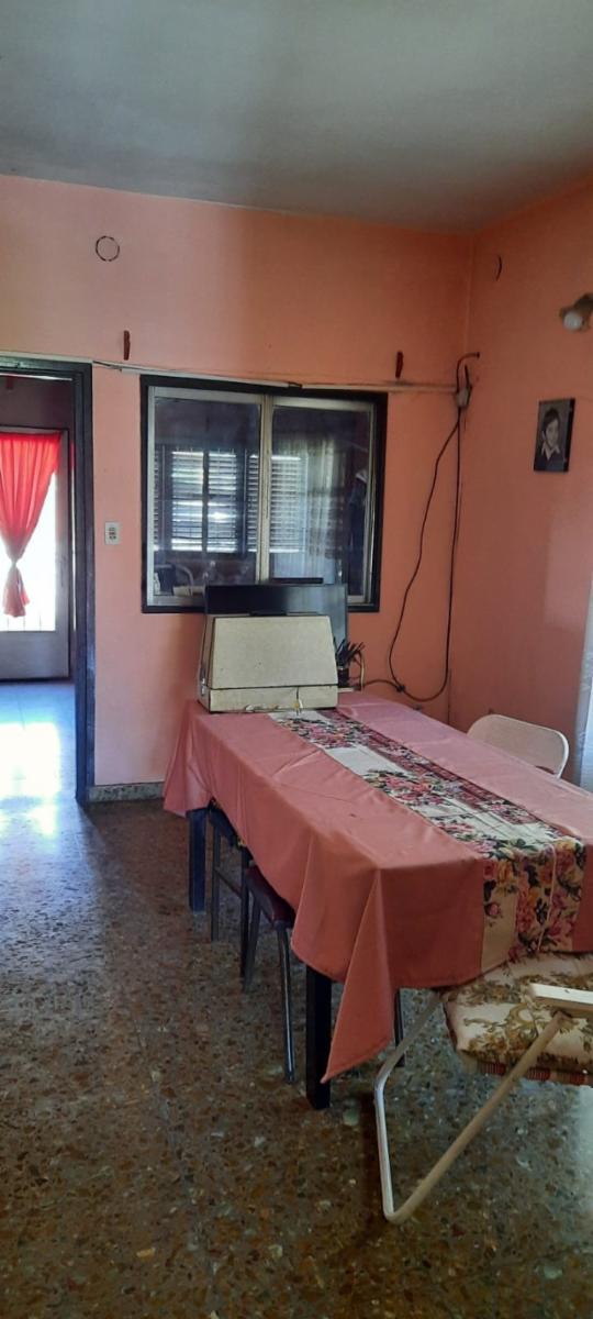 Excelente Lote , Inmejorable Ubicación Con Casa 3 Ambientes A Refaccionar -ideal Constructores — foto 3