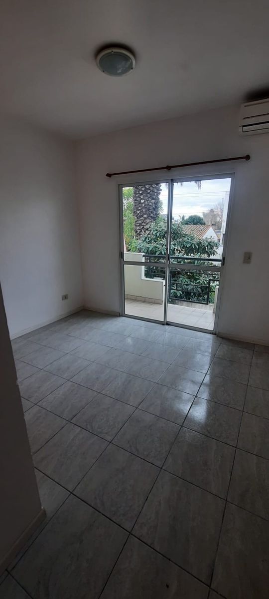 VENTA Departamento 2 Amb 1° Piso Por Escalera Luzuriaga posiblefinanciación .