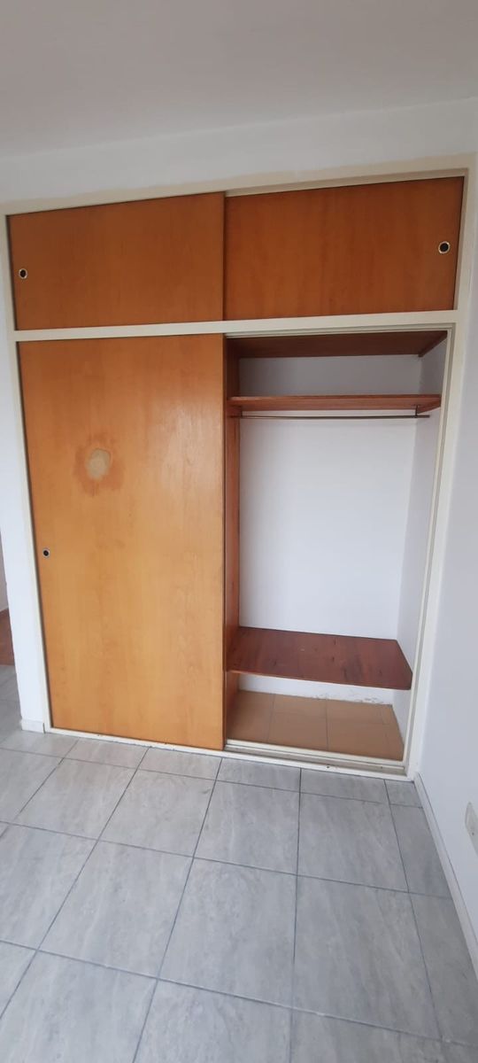 VENTA Departamento 2 Amb 1° Piso Por Escalera Luzuriaga posiblefinanciación . — foto 2