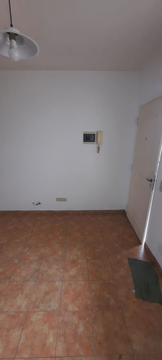 VENTA Departamento 2 Amb 1° Piso Por Escalera Luzuriaga posiblefinanciación . — foto 7