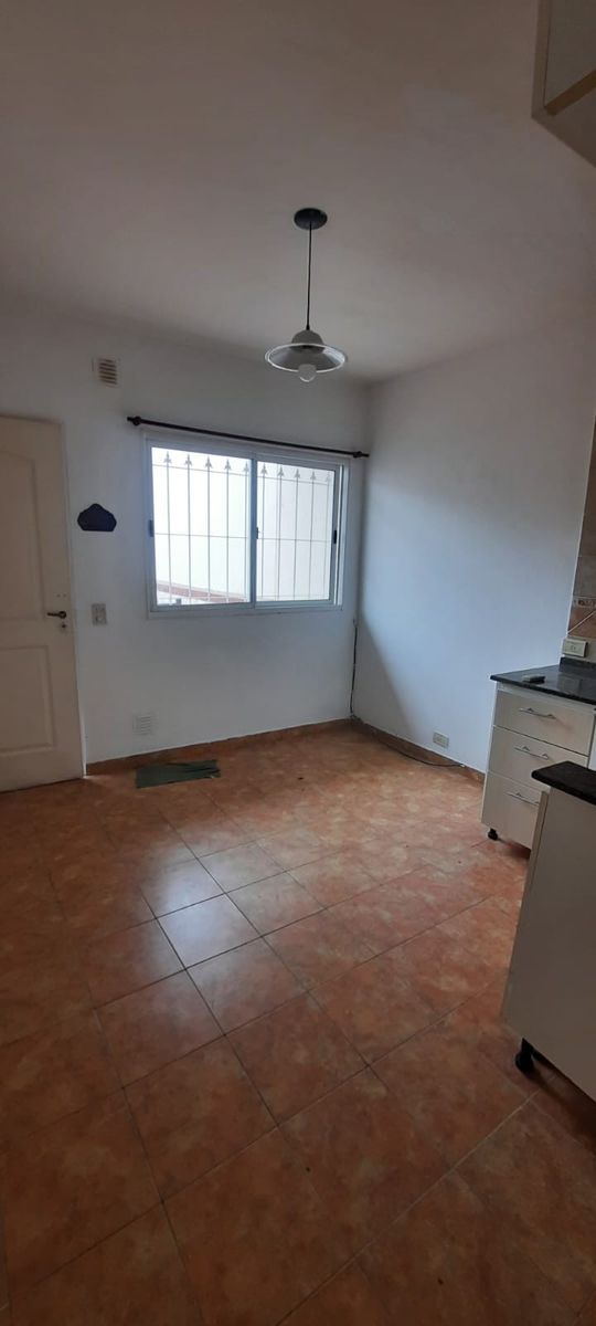 VENTA Departamento 2 Amb 1° Piso Por Escalera Luzuriaga posiblefinanciación . — foto 8