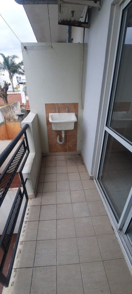 VENTA Departamento 2 Amb 1° Piso Por Escalera Luzuriaga posiblefinanciación . — foto 9