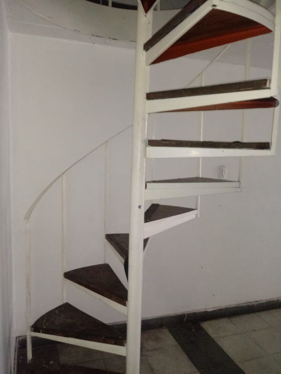 Local comercial en centro de San justo 3.30 x 10 mts con entre piso de 3.30 x 4 mts Baño - 4