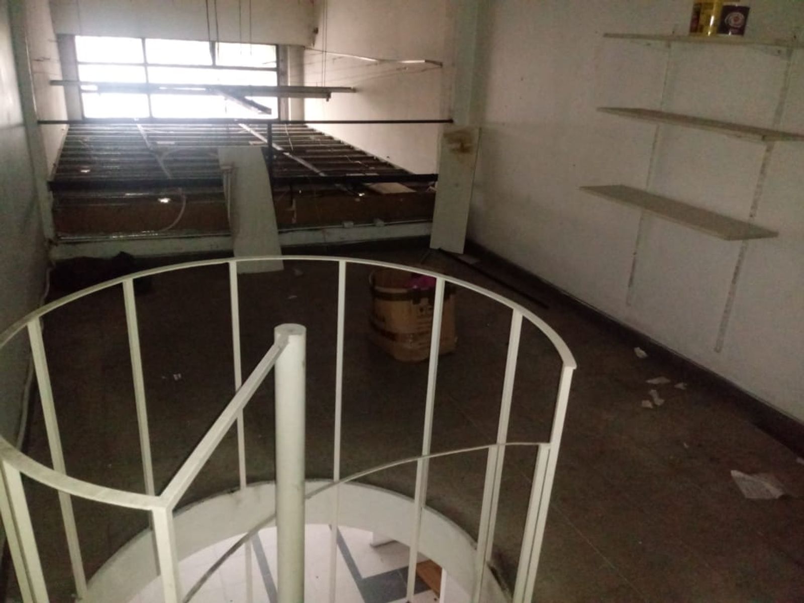 Local comercial en centro de San justo 3.30 x 10 mts con entre piso de 3.30 x 4 mts Baño - 5