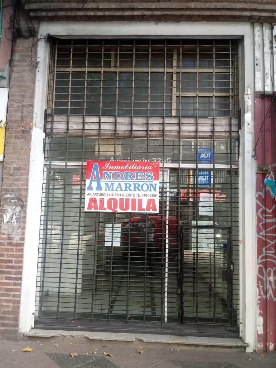 Local comercial en centro de San justo 3.30 x 10 mts con entre piso de 3.30 x 4 mts Baño - 7