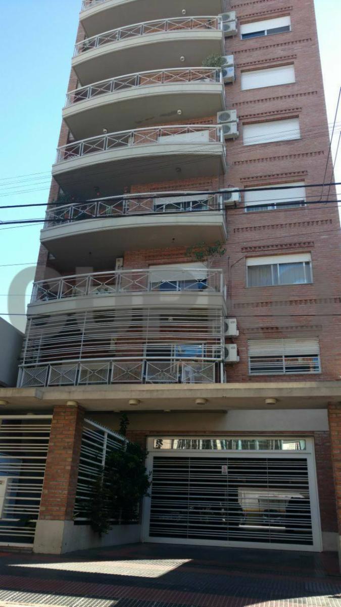 UNICO SEMIPISO 4 AMBIENTES CON 2 COCHERAS DETALLES DE CATEGORIA.