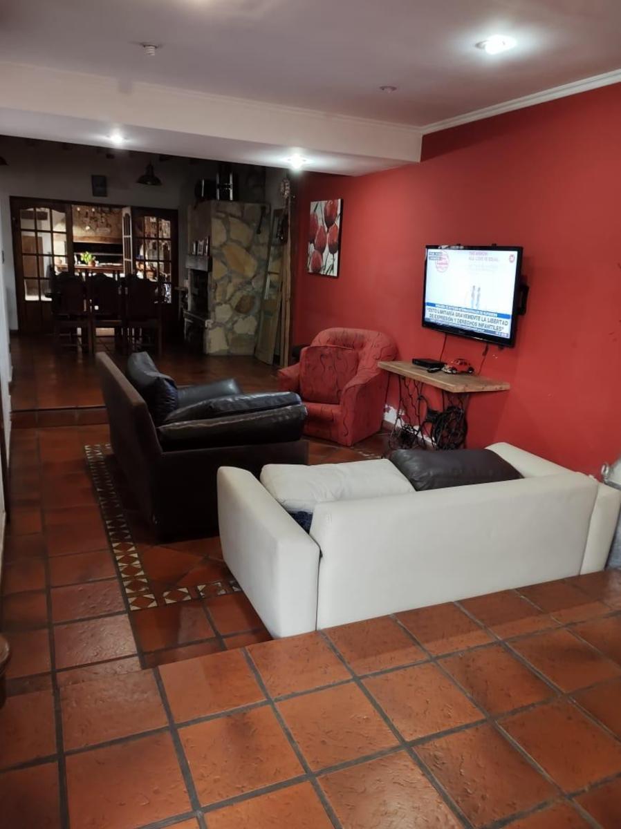 EXCELENTE CHALET 5 AMBIENTES — foto 2