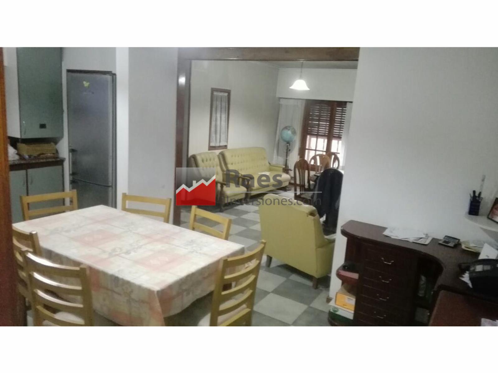 EXCELENTE CASA MAS TALLER INDUSTRIAL EN SARMIENTO Y URIBURU TOTAL 400 M2 — foto 2