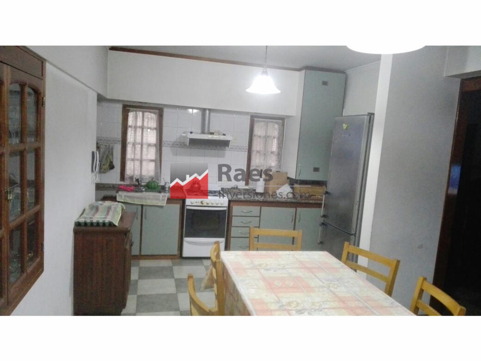 EXCELENTE CASA MAS TALLER INDUSTRIAL EN SARMIENTO Y URIBURU TOTAL 400 M2 — foto 4