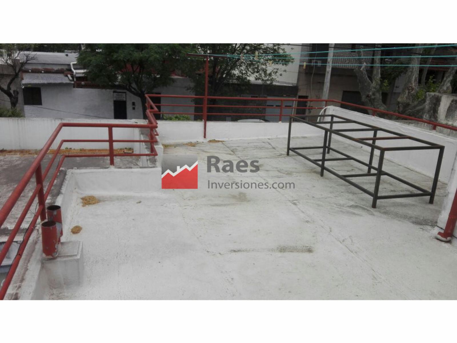 EXCELENTE CASA MAS TALLER INDUSTRIAL EN SARMIENTO Y URIBURU TOTAL 400 M2 — foto 7