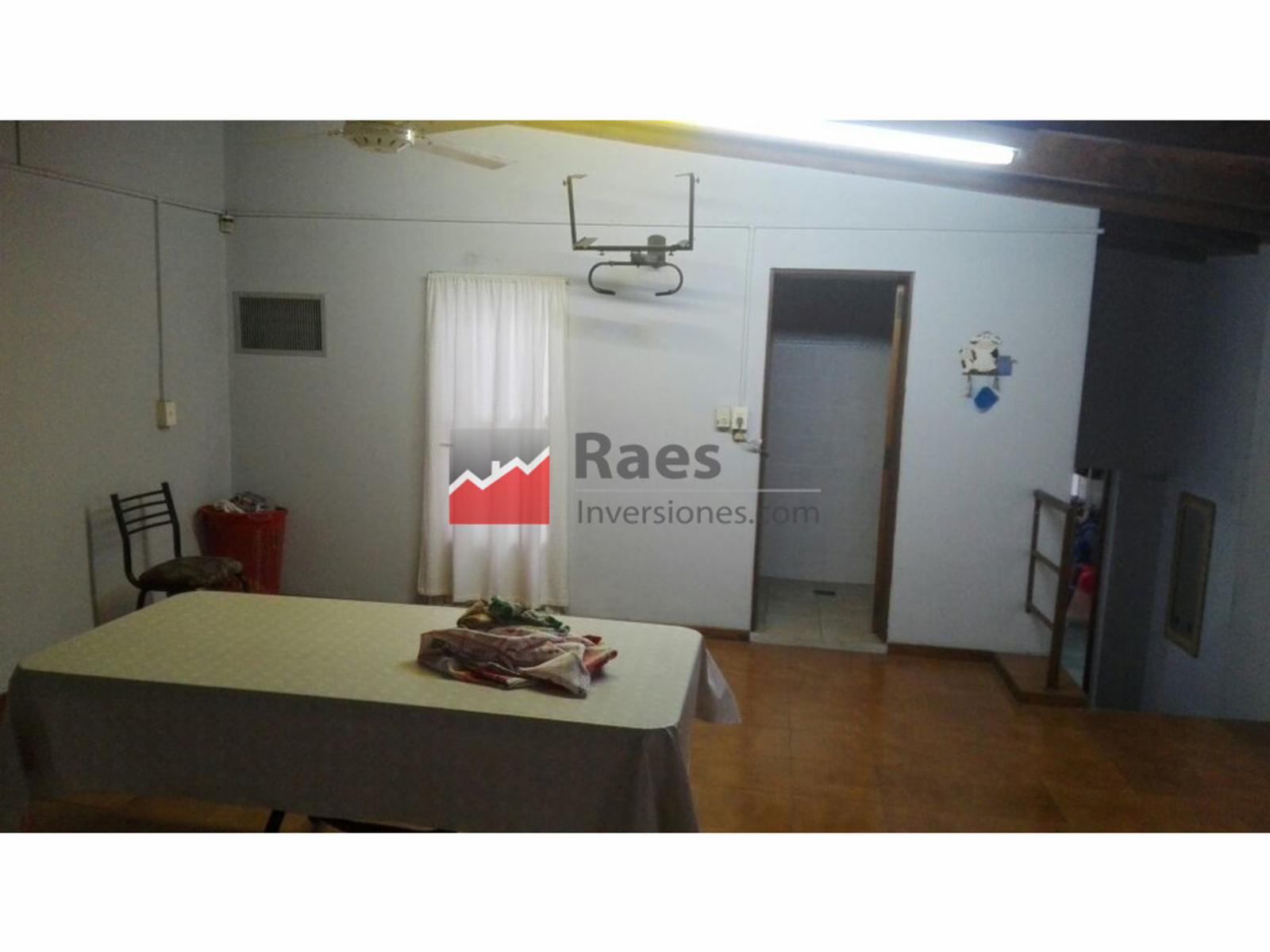 EXCELENTE CASA MAS TALLER INDUSTRIAL EN SARMIENTO Y URIBURU TOTAL 400 M2 — foto 8