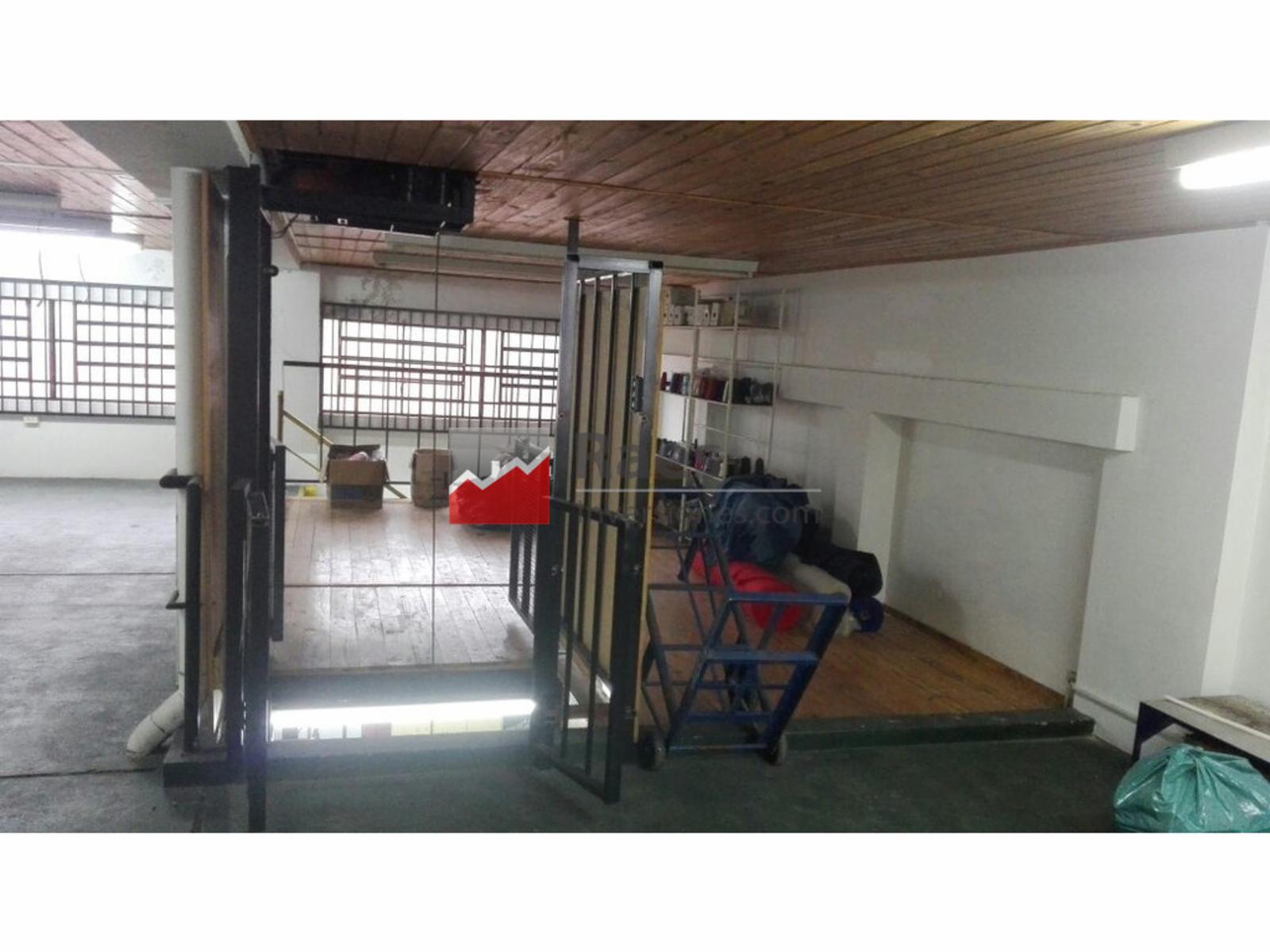 EXCELENTE CASA MAS TALLER INDUSTRIAL EN SARMIENTO Y URIBURU TOTAL 400 M2 — foto 9