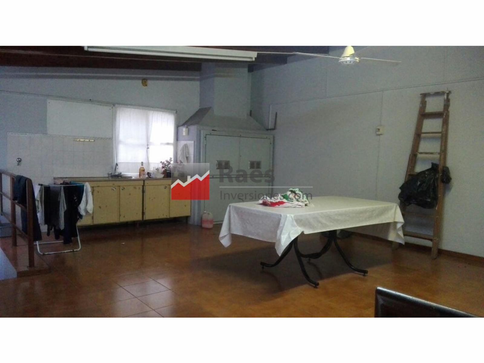EXCELENTE CASA MAS TALLER INDUSTRIAL EN SARMIENTO Y URIBURU TOTAL 400 M2 — foto 10