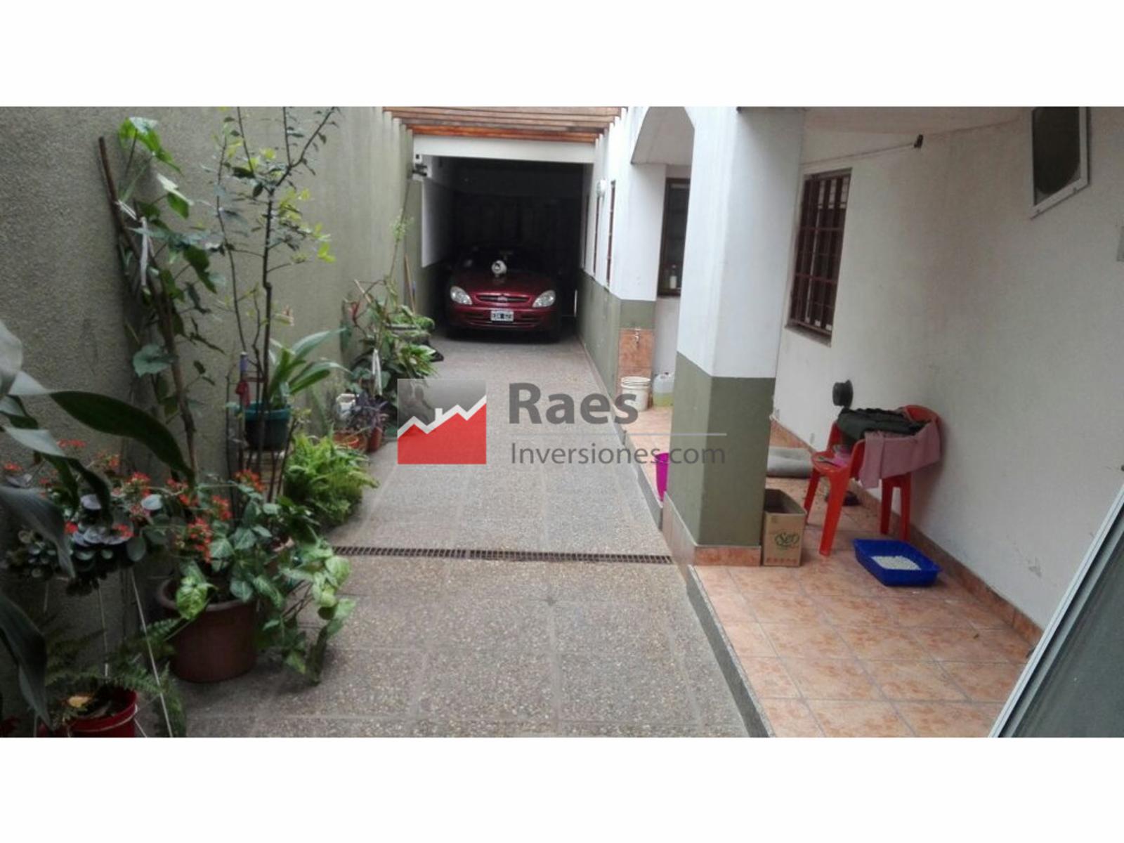 EXCELENTE CASA MAS TALLER INDUSTRIAL EN SARMIENTO Y URIBURU TOTAL 400 M2 — foto 11