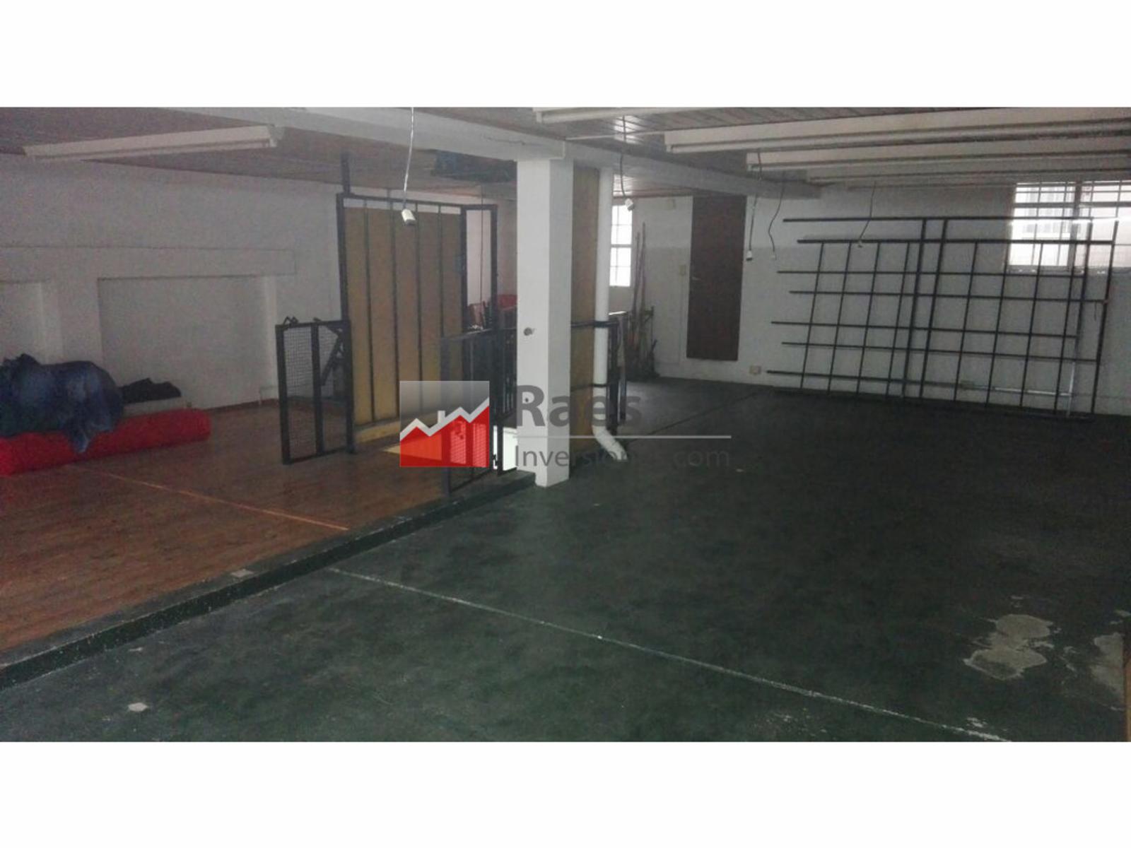 EXCELENTE CASA MAS TALLER INDUSTRIAL EN SARMIENTO Y URIBURU TOTAL 400 M2 — foto 12