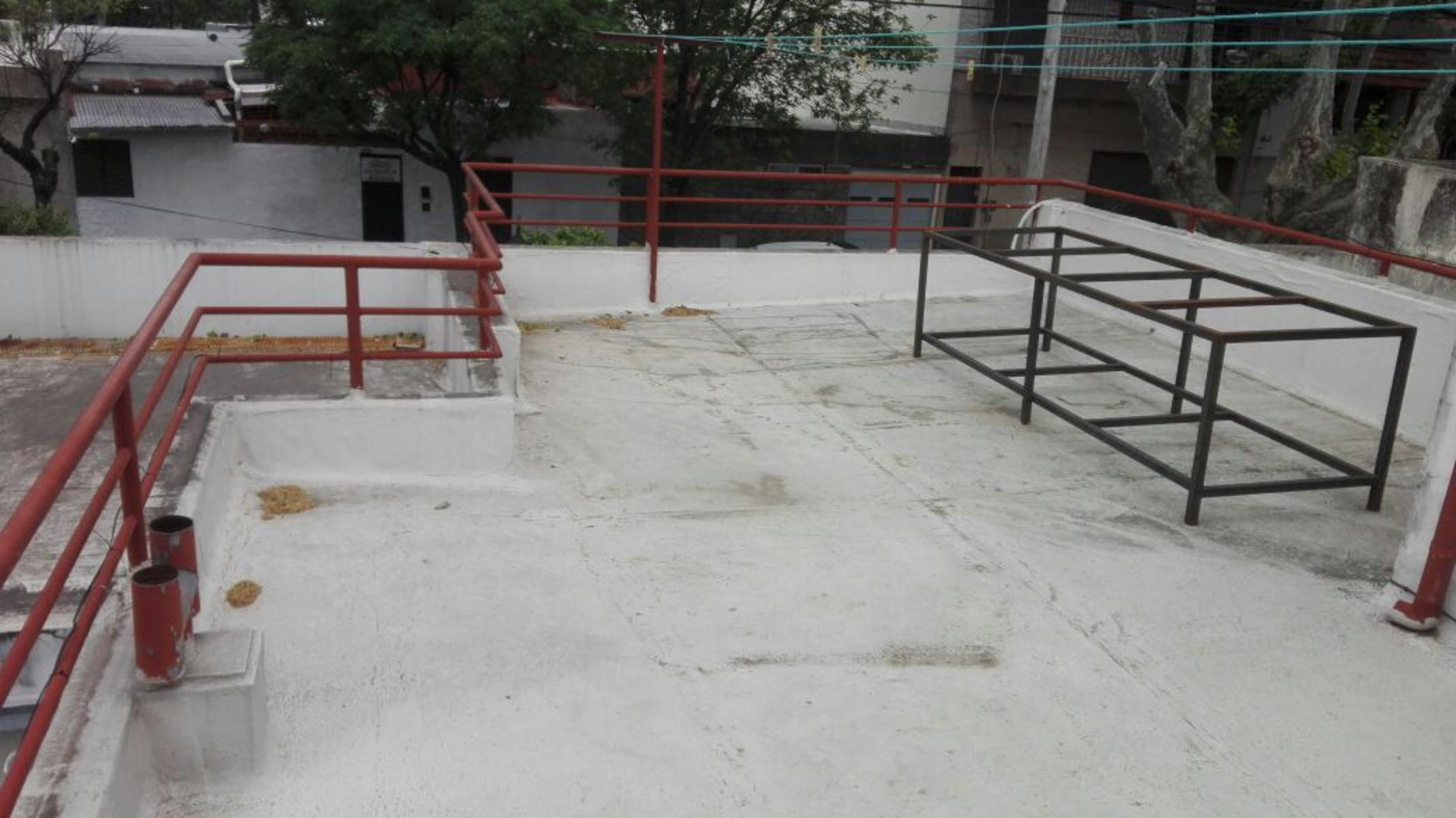 EXCELENTE CASA MAS TALLER INDUSTRIAL EN SARMIENTO Y URIBURU TOTAL 400 M2 — foto 14