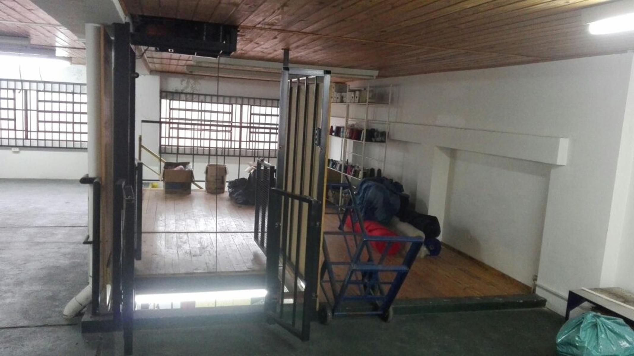 EXCELENTE CASA MAS TALLER INDUSTRIAL EN SARMIENTO Y URIBURU TOTAL 400 M2 — foto 15