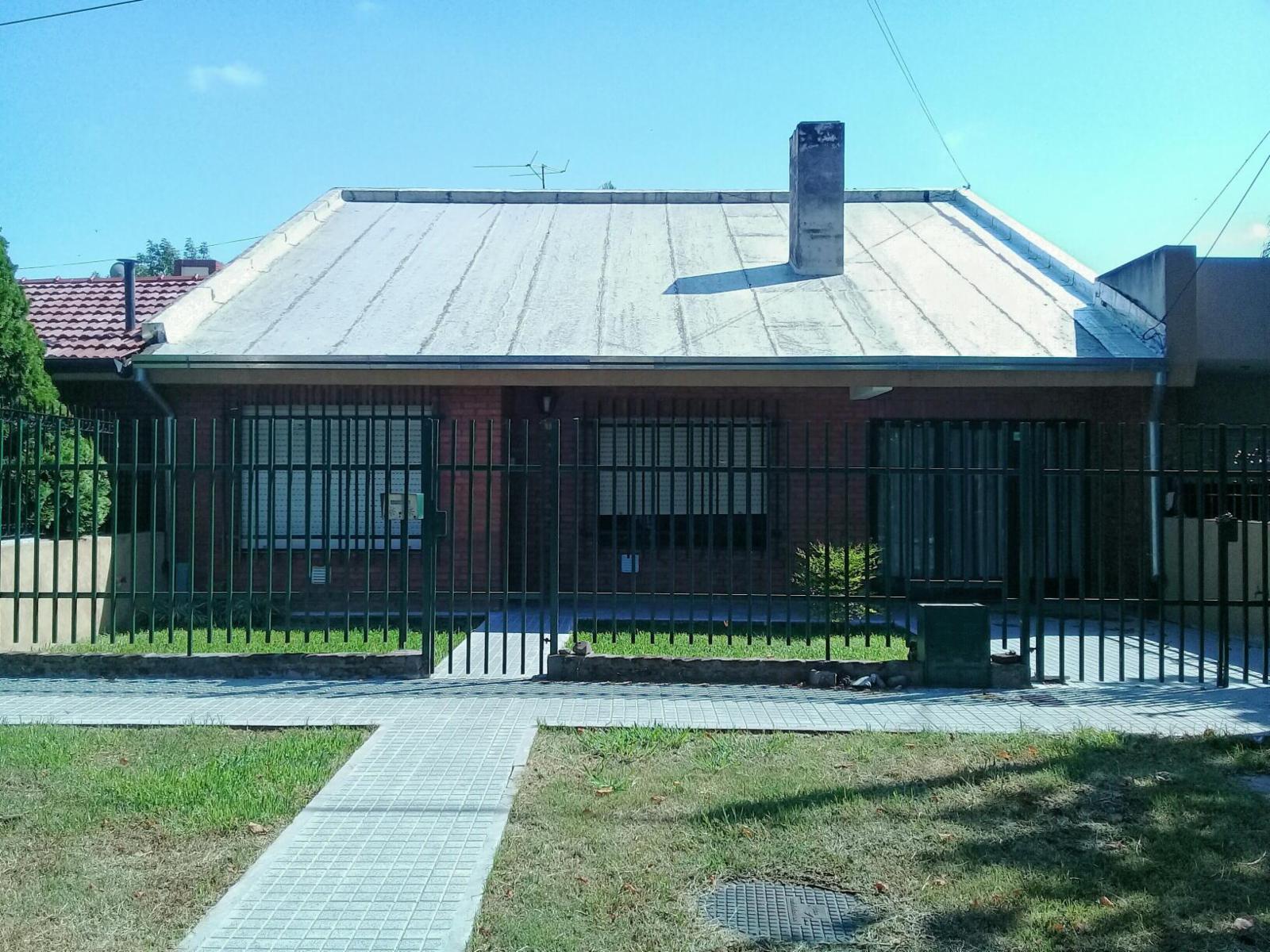 Casa Lomas de Alberdi, Dos Dormitorios.