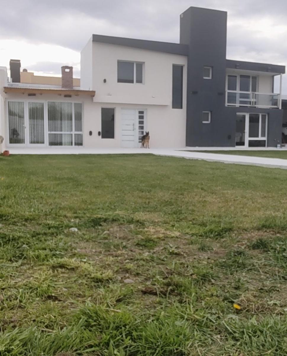 VIVIENDA EN BARRIO SAN BENITO - TRELEW