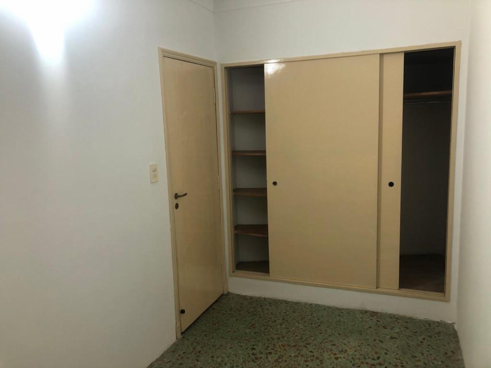 Se Vende departamento de 3 amb 2do piso por escalera en Villa Adelina, excelente ubicacion
