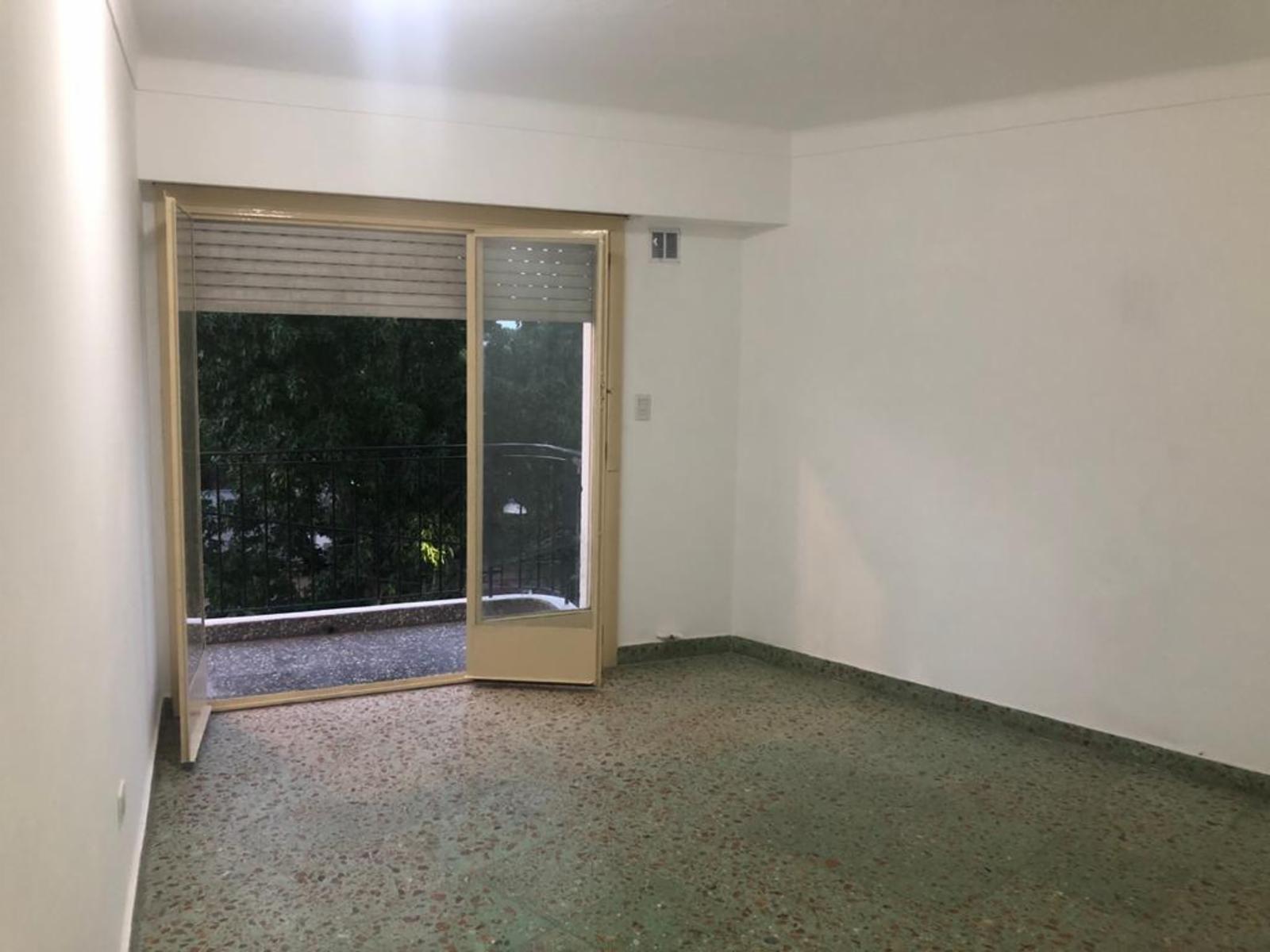 Se Vende departamento de 3 amb 2do piso por escalera en Villa Adelina, excelente ubicacion — foto 4