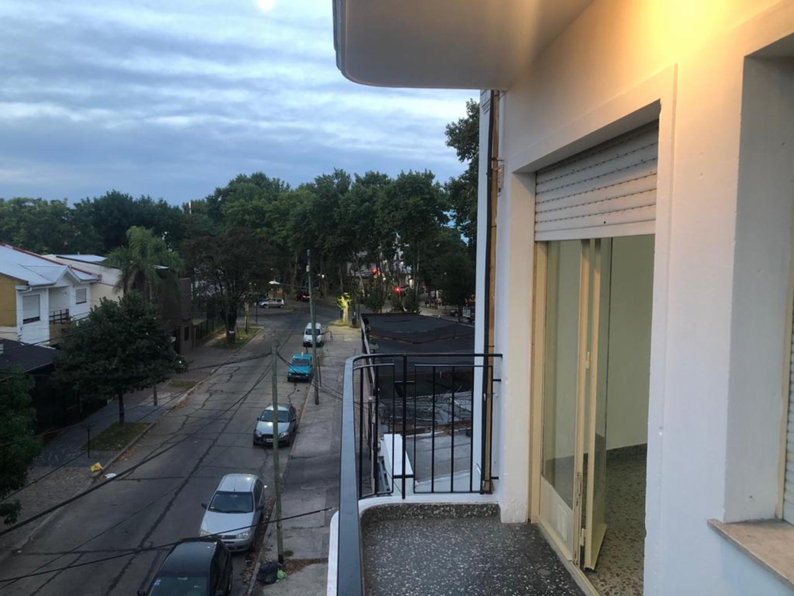Se Vende departamento de 3 amb 2do piso por escalera en Villa Adelina, excelente ubicacion — foto 5