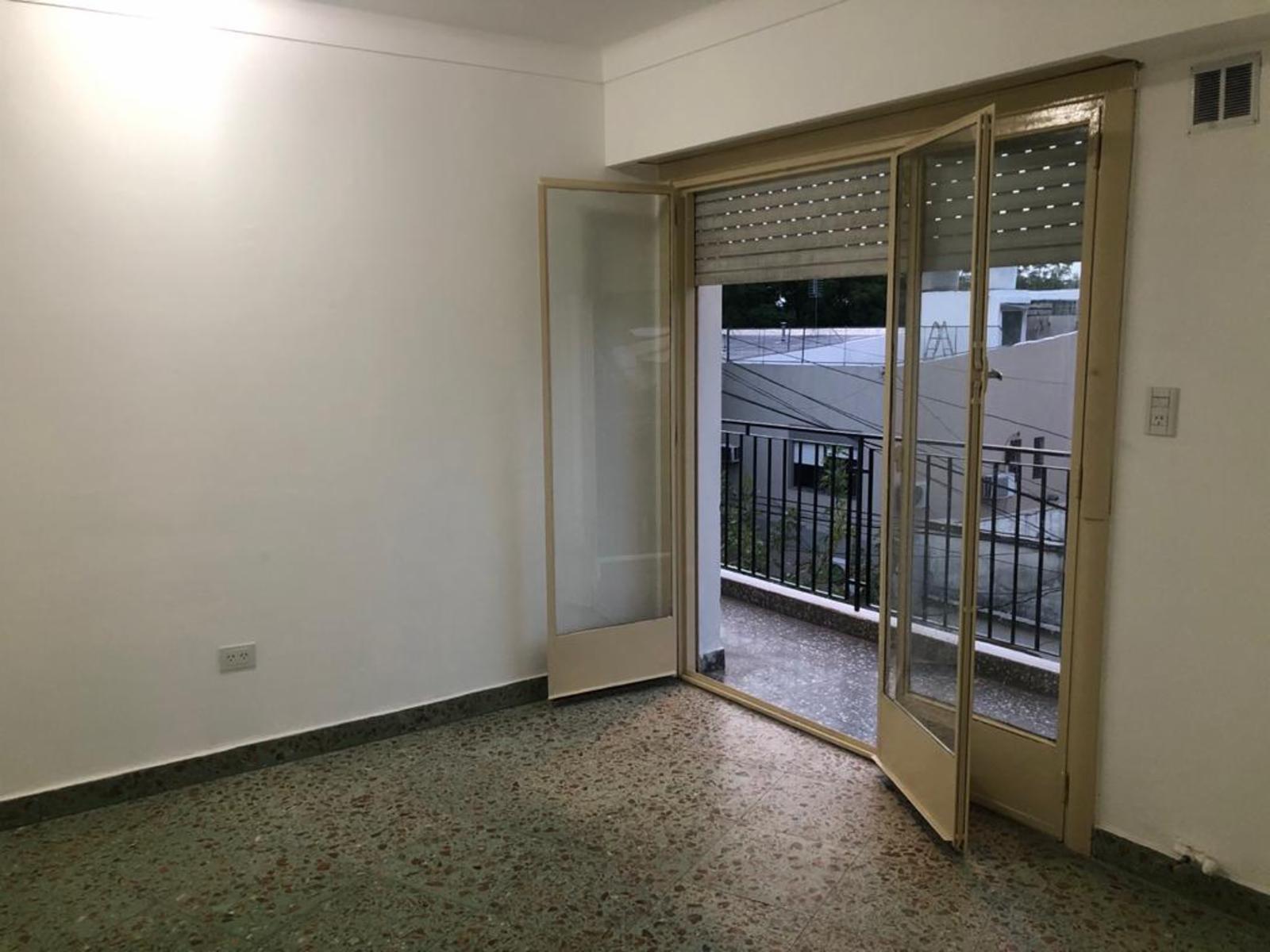 Se Vende departamento de 3 amb 2do piso por escalera en Villa Adelina, excelente ubicacion — foto 10