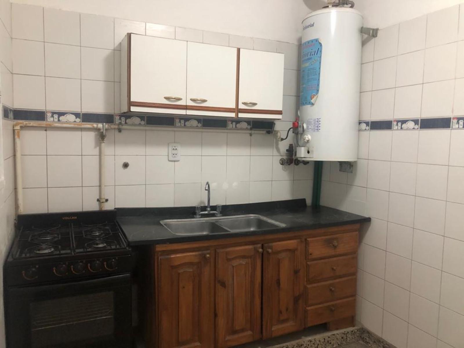 Se Vende departamento de 3 amb 2do piso por escalera en Villa Adelina, excelente ubicacion — foto 11