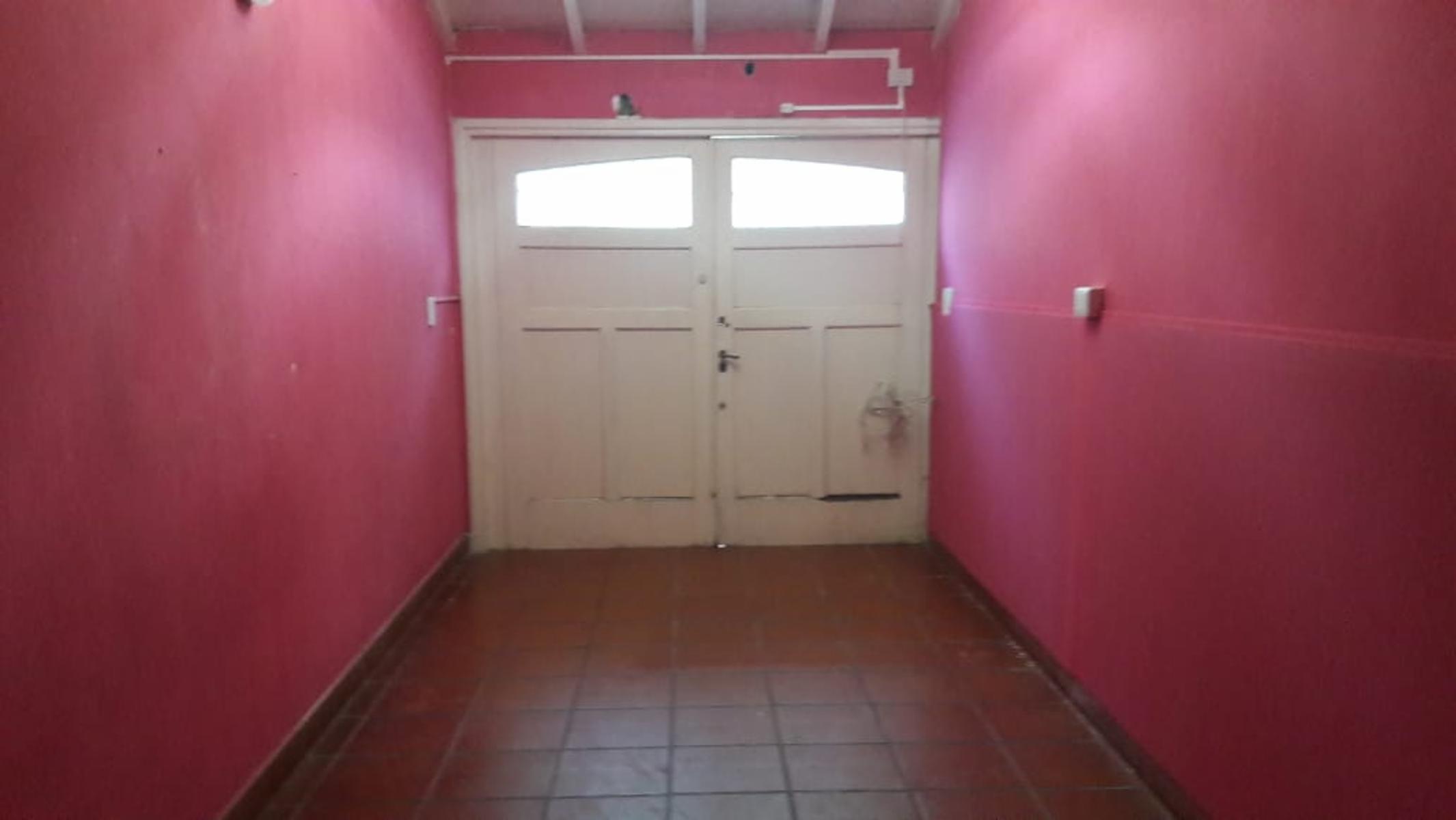 CHALET 4 AMB C/COCHERA Y PATIO VILLA SARMIENTO ZONA WARD — foto 2