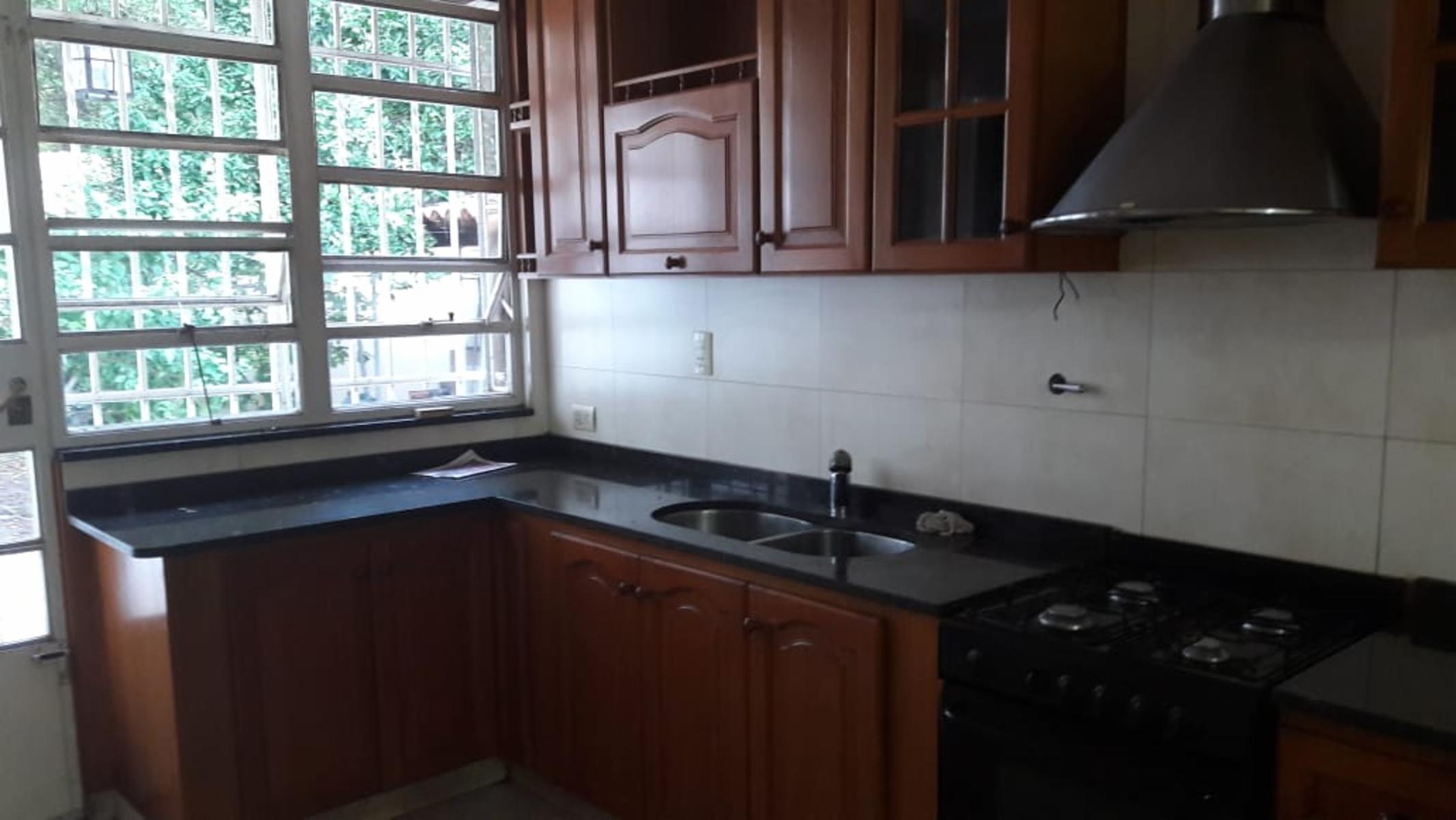 CHALET 4 AMB C/COCHERA Y PATIO VILLA SARMIENTO ZONA WARD — foto 4