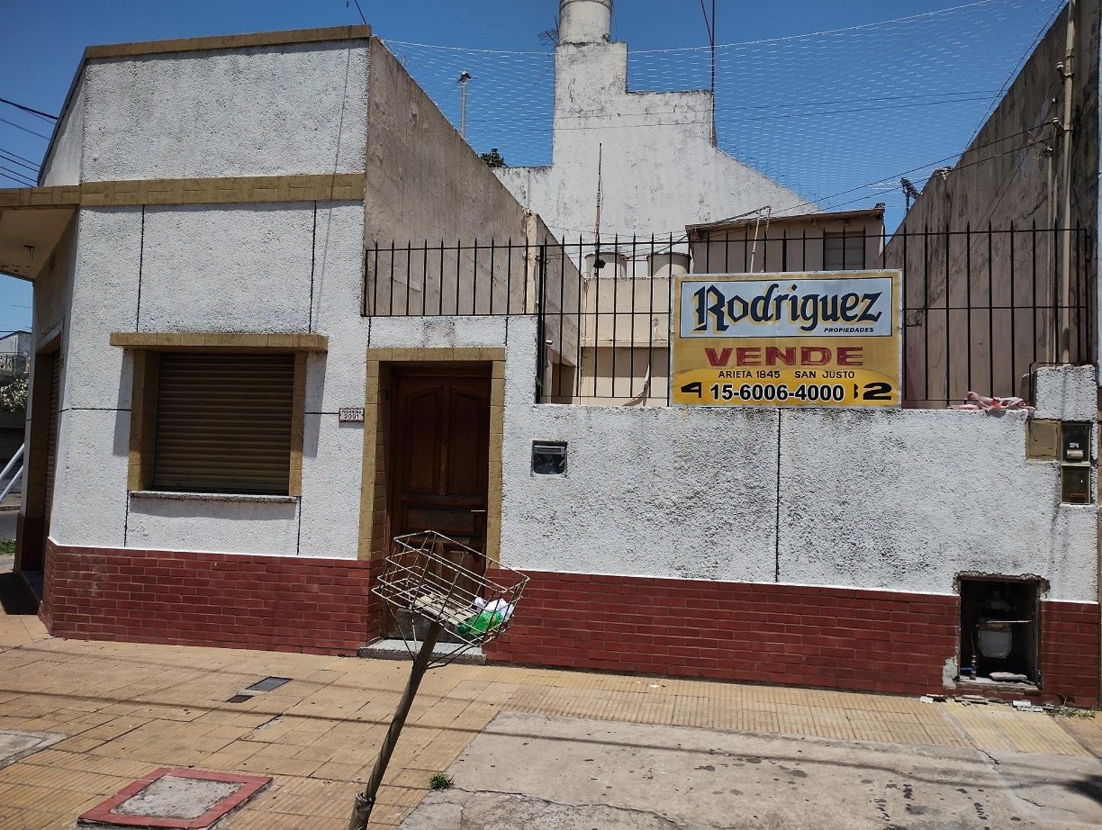 San Justo: Casa 3 amb - Lote 10x15