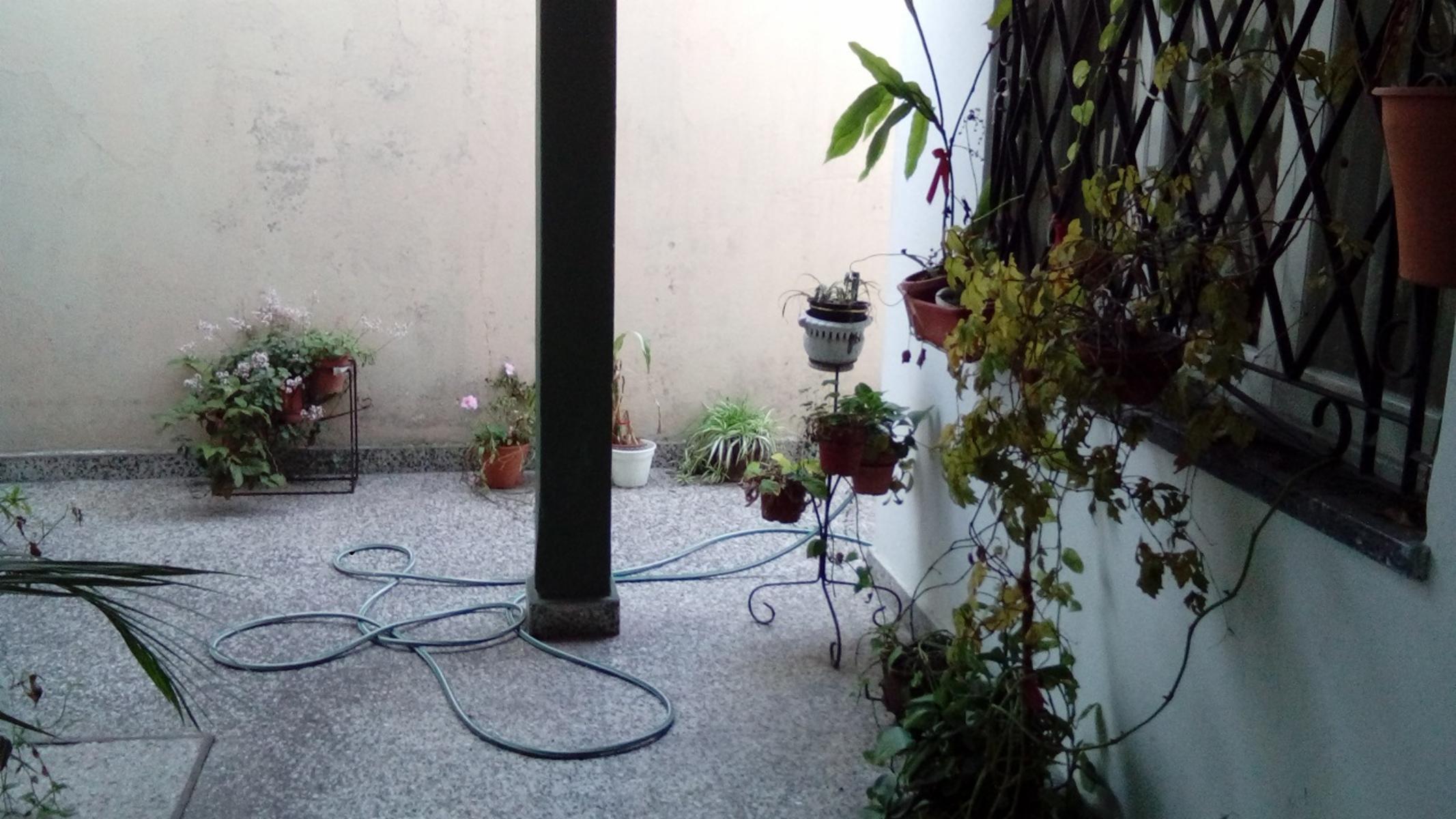 San Justo: Casa 3 amb y Depto 2 amb - Lote 10x32 — foto 3